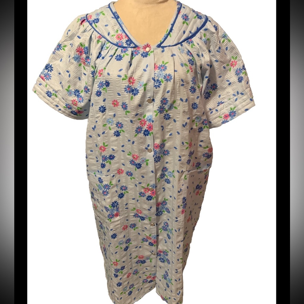 Betsy TW House Dress/Duster Snap Front Blue Floral Seersucker Medium